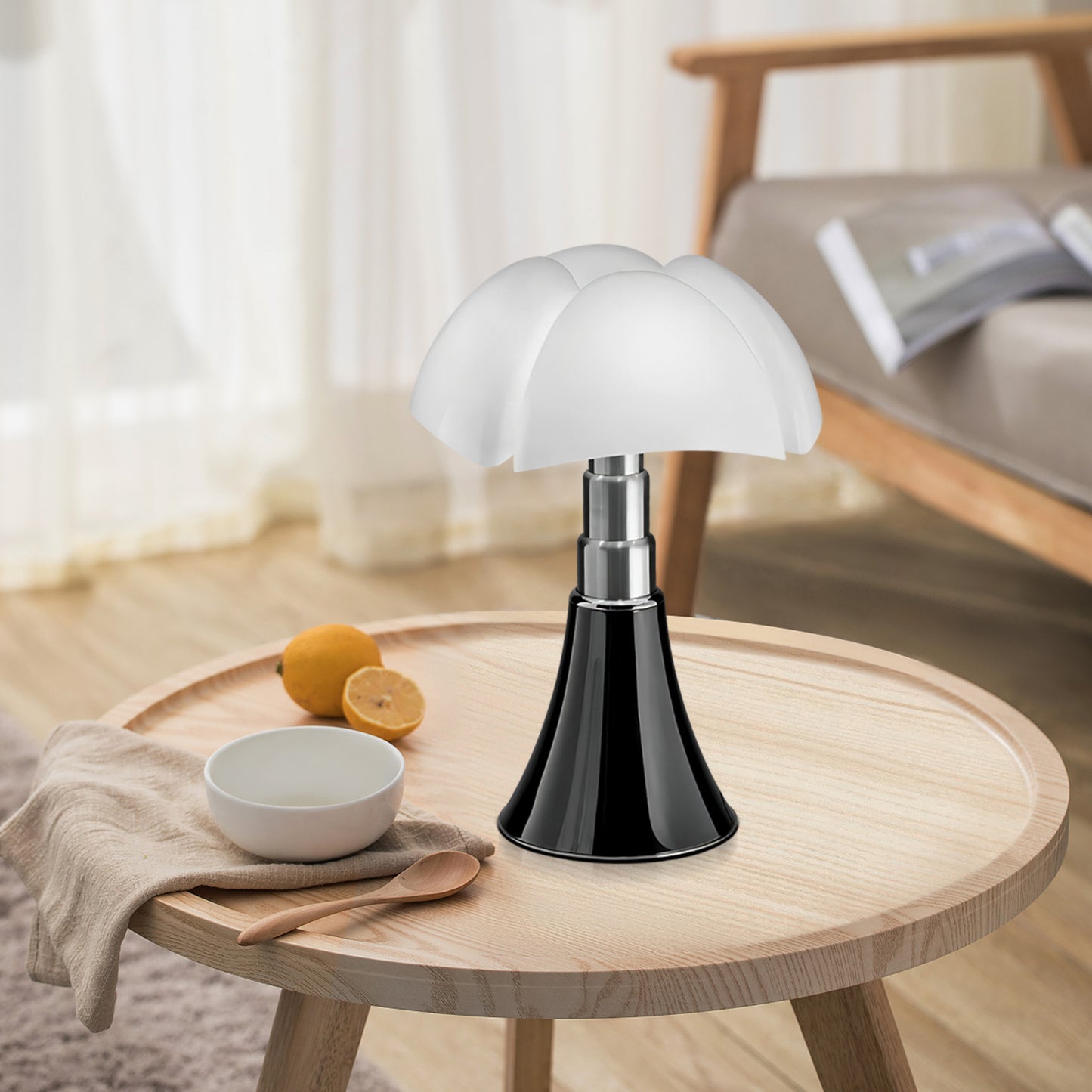 Pipistrello Petal Table Lamp