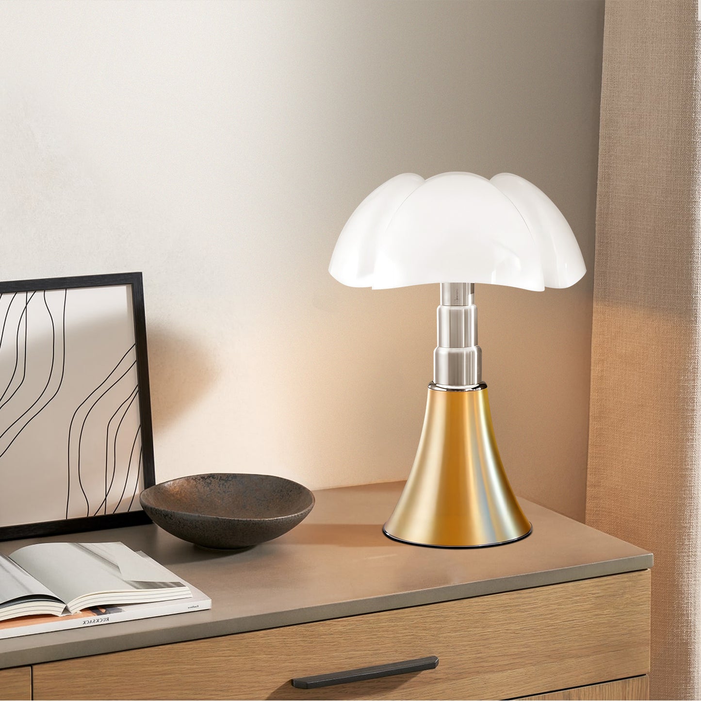 Pipistrello Petal Table Lamp