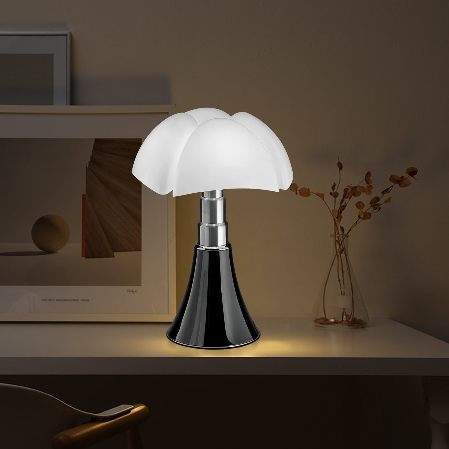 Pipistrello Petal Table Lamp