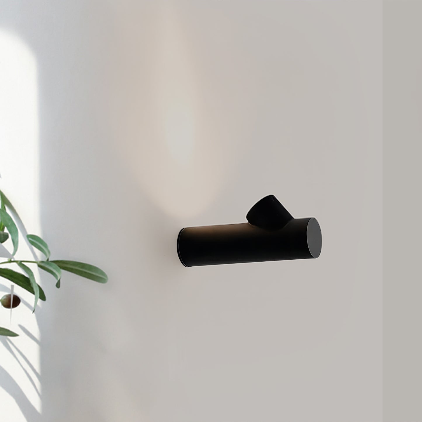 Reedline Wall Light