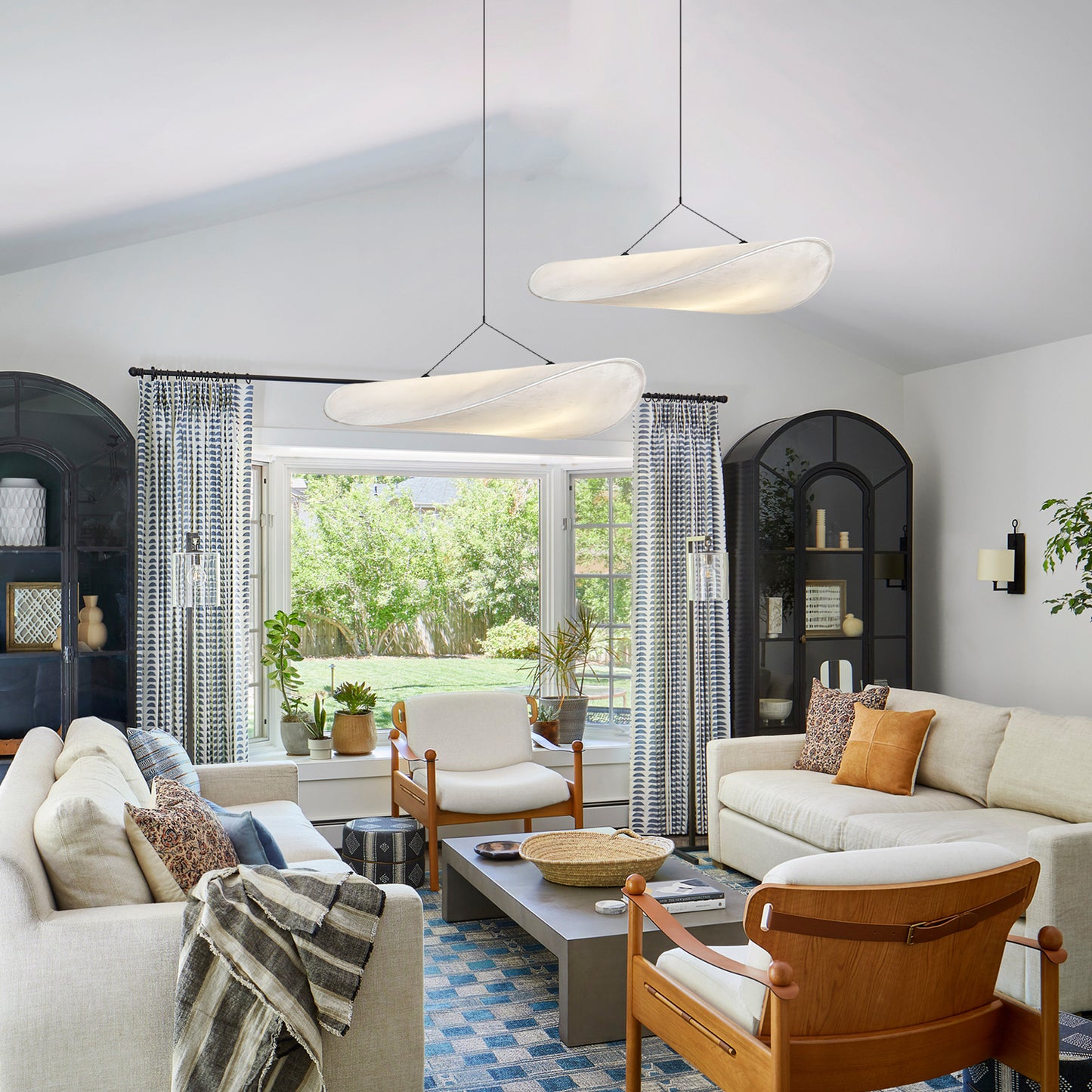 Silk Tense Pendant Light