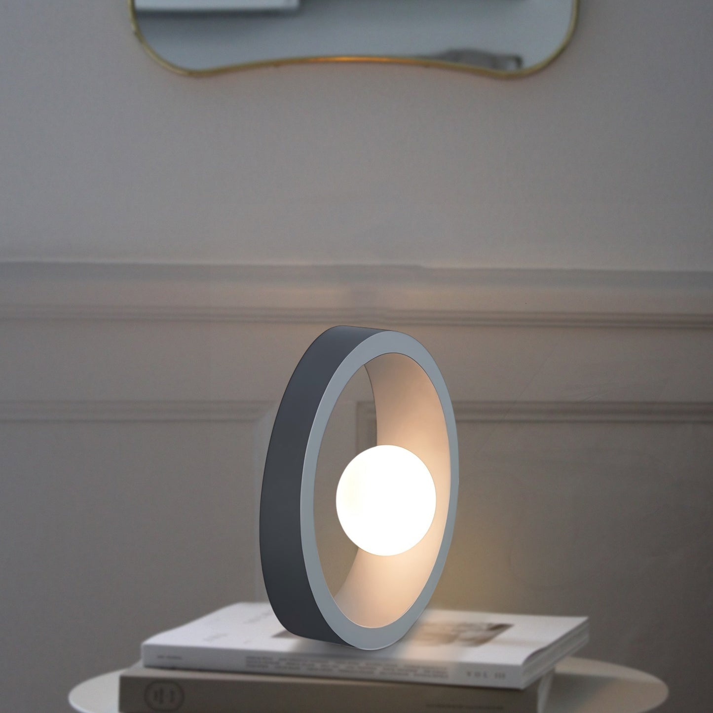 Tenue Circle Table Lamp